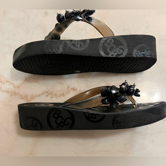 BCBG Black Beaded Strap Wedge Flip Flop Women’s Size 8 - Picture 2 of 5